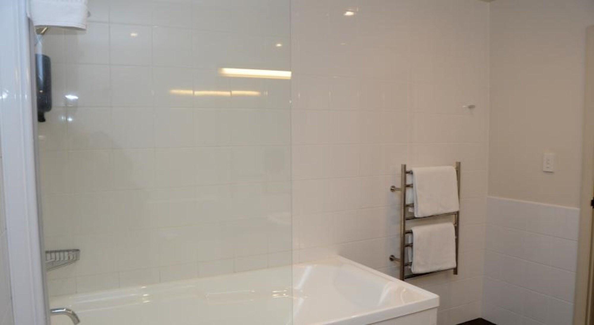 גיסבורן Emerald Hotel מראה חיצוני תמונה